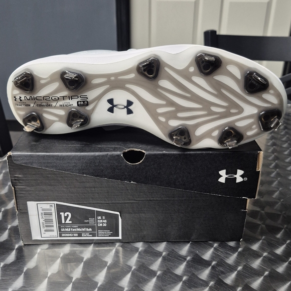 Under Armour Men's White Athletic Cleats - Picture 3 of 3